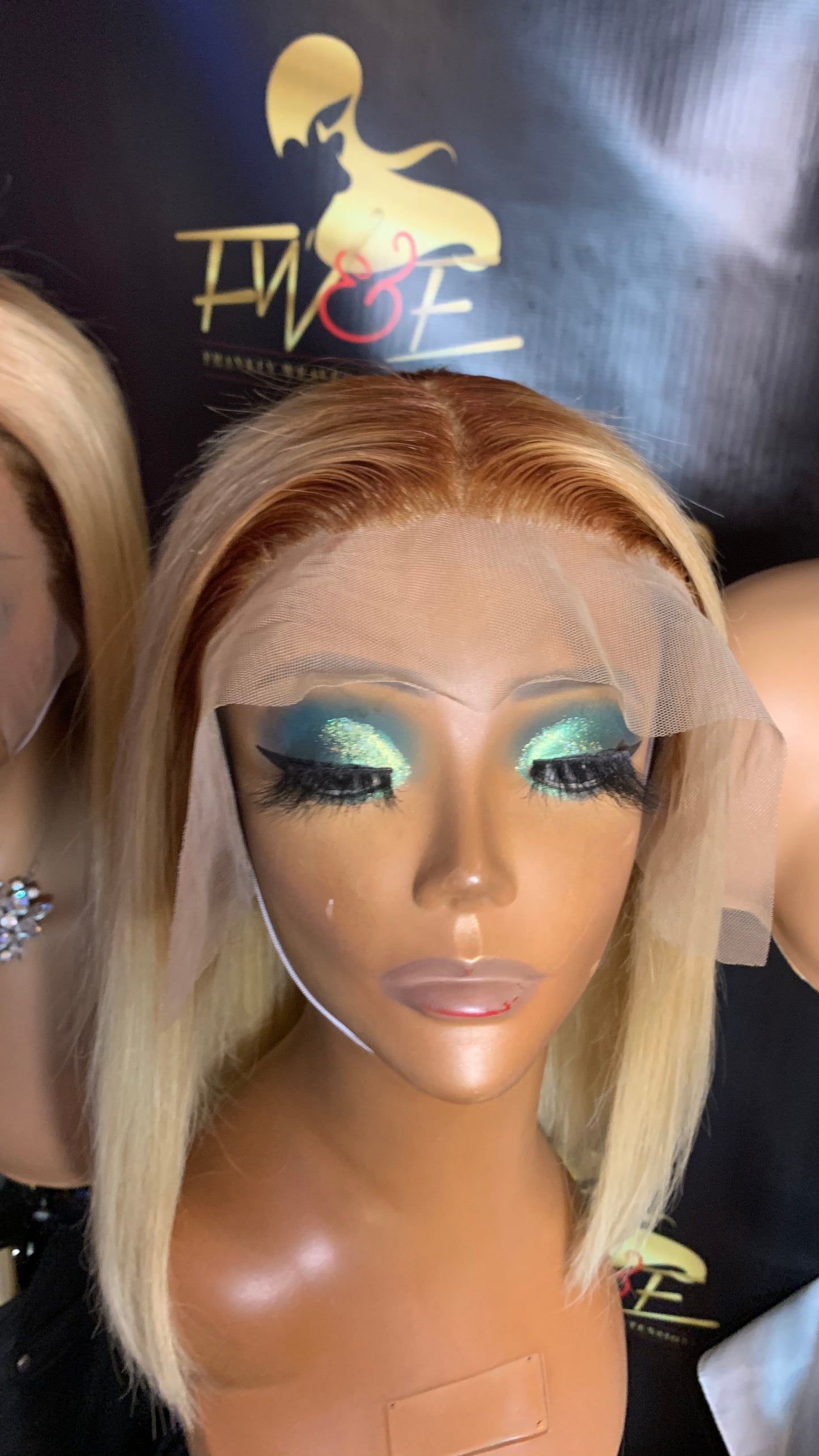 (52)Blonde Bobs with different roots